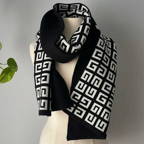 New GIVENCHY 4G double sided scarf in wool and cashmere - Picture 5 of 8